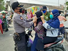 Forkompincam Cepu Bagikan 1.000 Masker untuk Warga