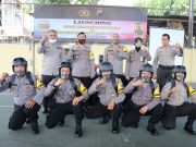 Pak Bhabin Polres Kebumen Sambangi Desa Pakai Helm dan Tas Ransel