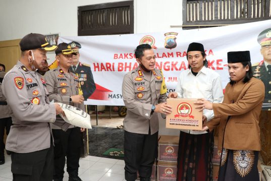 Kapolres Kebumen Bagikan Sembako untuk Pondok Pesantren Al Hasani