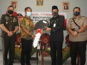 Bupati Magelang Serahkan Mobil Ambulans kepada Kades Krincing