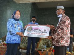 Bupati Hibahkan Rp 100 Juta, Bantu Pembangunan Masjid Jami Baitussalam Losari