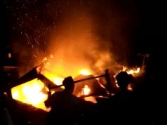 Pagi Ini, Polsek Kalikajar Kerja Bakti Singkirkan Material Rumah Terbakar
