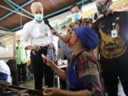 Jelaskan New Normal di Pabrik, Ibu-ibu Pemilik 17 Masker Terima Hadiah dari Ganjar