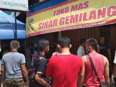Rampok Berpistol Jarah Toko Emas