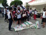 DPRD Kudus Berikan Bantuan Beras untuk Tim Relawan Pemakaman Covid-19