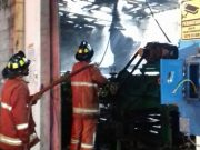 Pabrik Pengolah Limbah Kain Perca Terbakar