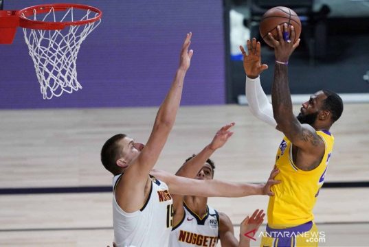 Tim-Tim Semifinalis Wilayah NBA Diizinkan Undang Kerabat