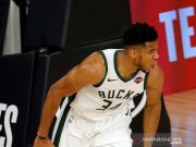 Giannis Tampil Garang