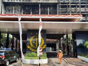 Cegah Munculnya Api, Petugas Sisir Bara Api di Kantor Kejaksaan