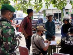 Tim Gabungan Tiga Pilar Wonogiri Merazia Warga Tak Bermasker