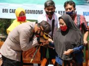 Peresmian Bedah Rumah Sedulur Kebumen, Kapolres Cium Tangan Mbah Runtikah