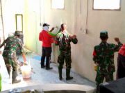 Di Wonogiri, Tentara Peduli Membantu Mengecat Gereja