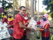 Anggota DPR Abdul Kadir Karding Beri Sembako Pedagang