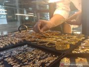 Emas Melonjak 48,9 Dolar