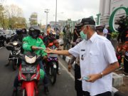 Forkompimda Sleman Bagikan Masker dan Hand Sanitizer