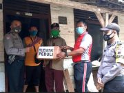 Polsek Limpung Batang Bagikan Paket Sembako