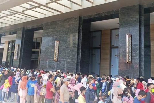 Tentrem Mall Diserbu Warga, Satpol PP Bertindak Tentrem Mall Diserbu Warga, Satpol PP Bertindak