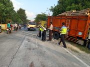 Kurang Jaga Jarak, Sebuah Motor Tertabrak Truk dari Arah Berlawanan
