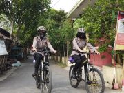 Hari Jadi Polwan, Warga Kurang Mampu Terima Bantuan Sembako