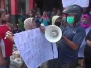 Pedagang Demo Tak Mau Berjualan di Dalam Pasar