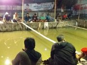 Di Purwodadi, Warga Tirakatan Sambil Mancing Ikan Lele