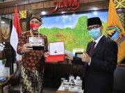 Ganjar Orang Jateng Pertama Miliki Uang Edisi Khusus Kemerdekaan RI Rp 75.000