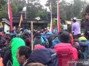 Gunung Lawu Dipenuhi Ribuan Pendaki Peringati Kemerdekaan RI ke-75