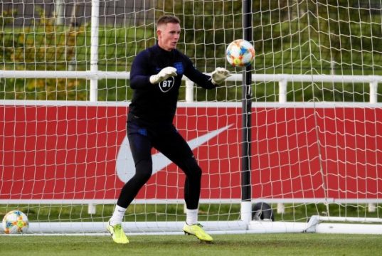 Manchester United Perpanjang Kontrak Kiper Dean Henderson