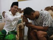Diduga Alami Gangguan Jiwa, Seorang Lelaki Dobrak Masuk Rumah Ustad Ali