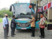 UNS Terima Hibah Bus dari BNI.