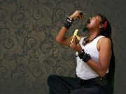 Menelan Baja untuk Sakti dan Sembuh