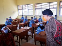 Ganjar Lihat Simulasi Tatap Muka di SMKN 2 Wonosobo
