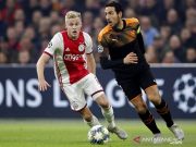 Manchester United Resmi Boyong Van de Beek dari Ajax