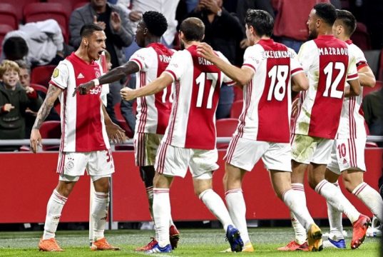 10 Pemain Ajax Tundukkan Vitesse 2-1