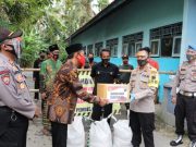 Kapolres Kebumen Bantu Sembako dan Masker untuk Santri Nurul Hidayah