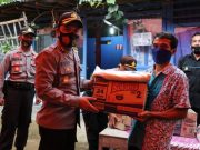 Kapolres Kebumen Bagi Sembako Ke Petani Gula Merah di Ayah