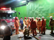 15 Unit Damkar Padamkan Api Lalap Kawasan Pergudangan Cengkareng