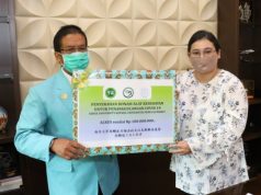 UNS Terima Bantuan Alkes dan Buku Ajar Bahasa Mandarin dari Tiongkok