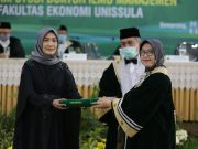 Ken Sudarti Lulusan Pertama Doktor Manajemen Unissula