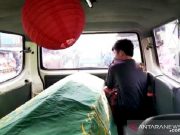 Tak Pakai Masker Sejumlah Warga Bogor Dihukum Masuk Ambulans Berisi Keranda