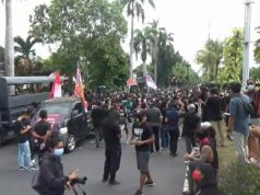 Ratusan Pendukung Jrx SID Gelar Aksi Damai di Depan PN Denpasar