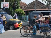 Bhayangkari Blora Bagikan Nasi Kotak Kepada Kaum Dhuafa di Cepu