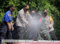 TNI-Polri Bersama Pemkab Batang Gencarkan Penyemprotan Disinfektan