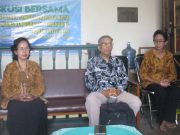 UNS Digitalisasi katalog koleksi Reksapoestaka Mangkunegaran