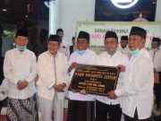 Keluarga HM Ismail Serahkan Wakaf Masjid Roudlotul Jannah