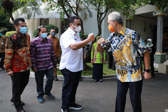 Ganjar Pranowo dan Rachmat Gobel Bahas Investasi Industri Kecil Menengah