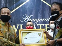 Ketua DPRD Jateng Terima Penghargaan PWI Award 2020