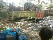 Hindari Sepeda Motor Truk Angkut Solar Terguling