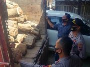 Truk Muat Kayu Sonokeling Diamankan Mapolsek Geyer