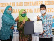 Ketua PC Muslimat NU Banyumas Raih Penghargaan Dharma Karya Kencana